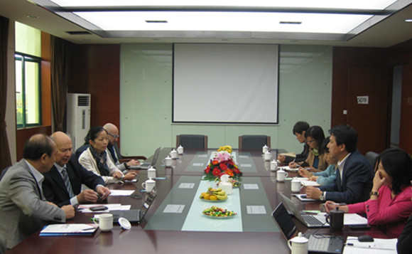 意大利未来纺织技术研究院一行到分院访问交流