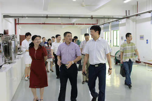 绍兴市副市长徐国龙一行到中纺院浙江院调研指导工作