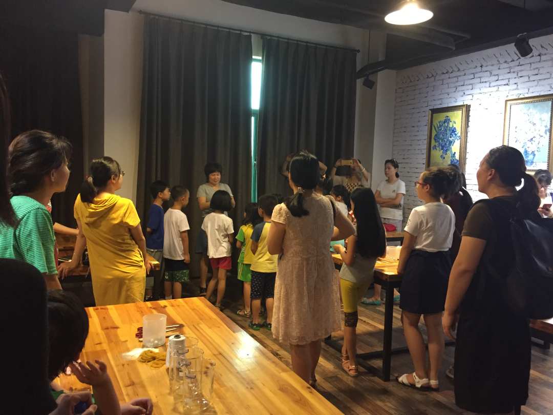浙江分院丝路创客空间暑期亲子扎染活动获赞