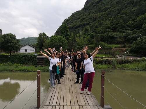 快乐工作 健康生活——浙江分院工会组织开展员工爬山活动