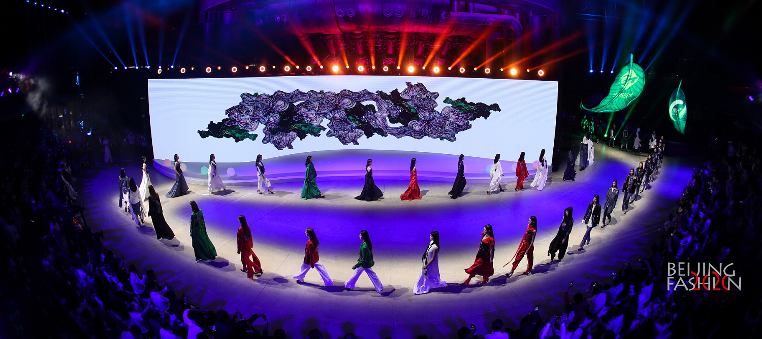 62套绿纤®高级时装精彩亮相 浙江分院助力打造国货之光