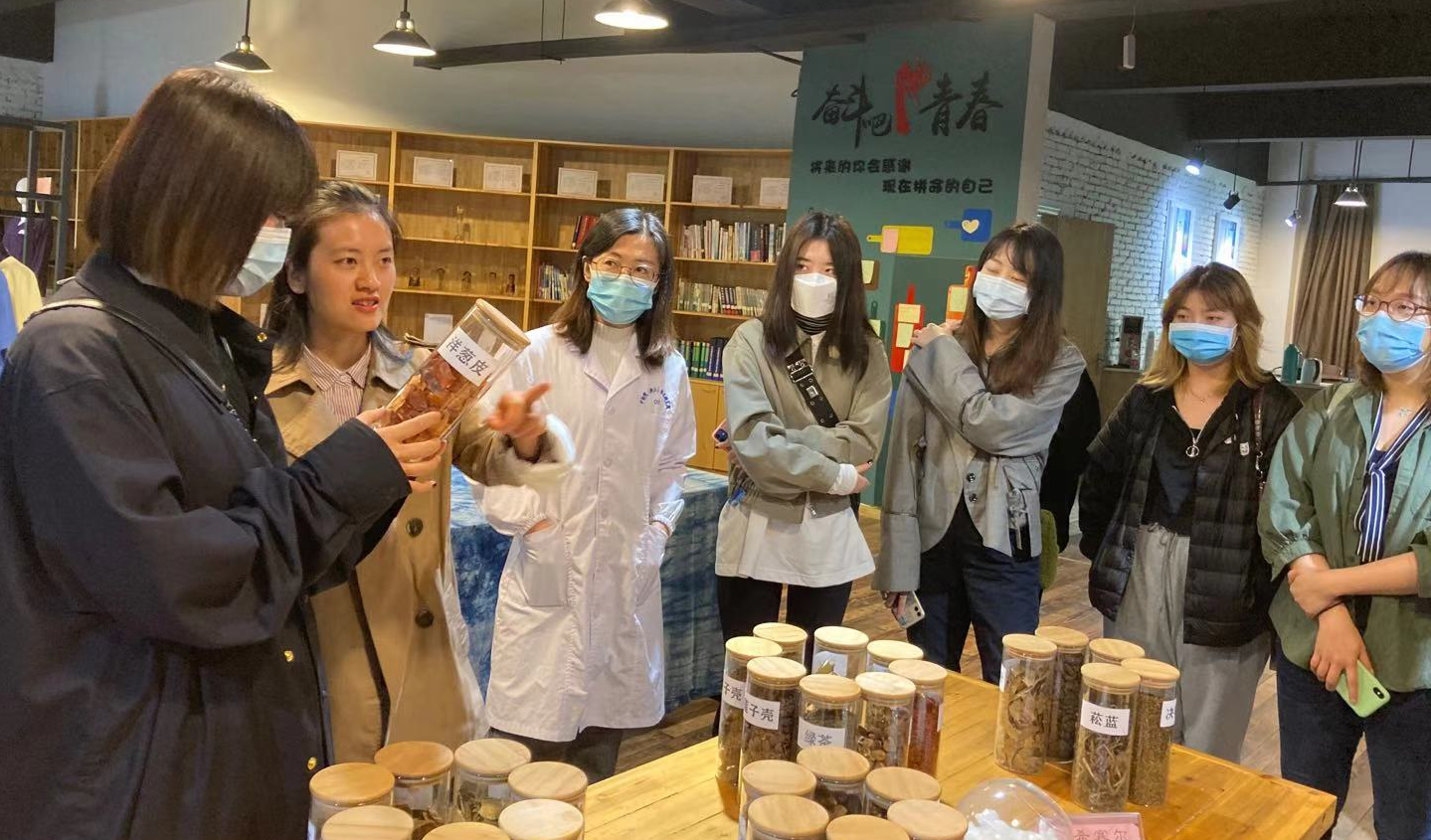 法国ESMOD高等服装设计学院北京校区师生到浙江分院参观交流