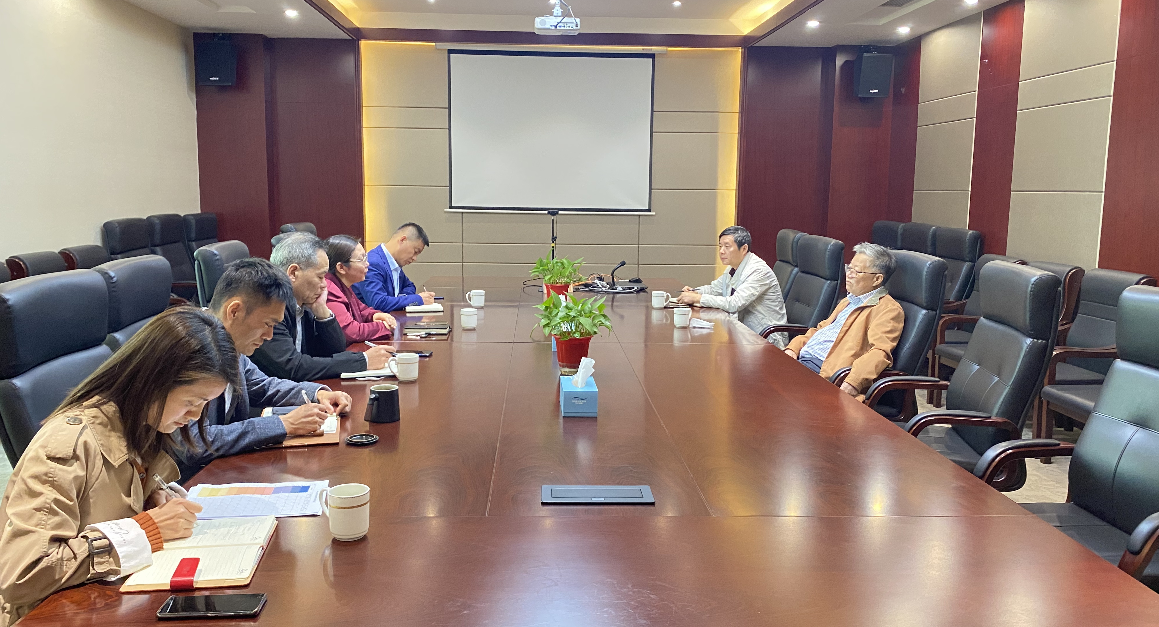 江南分院与九洲化纤开展深度合作