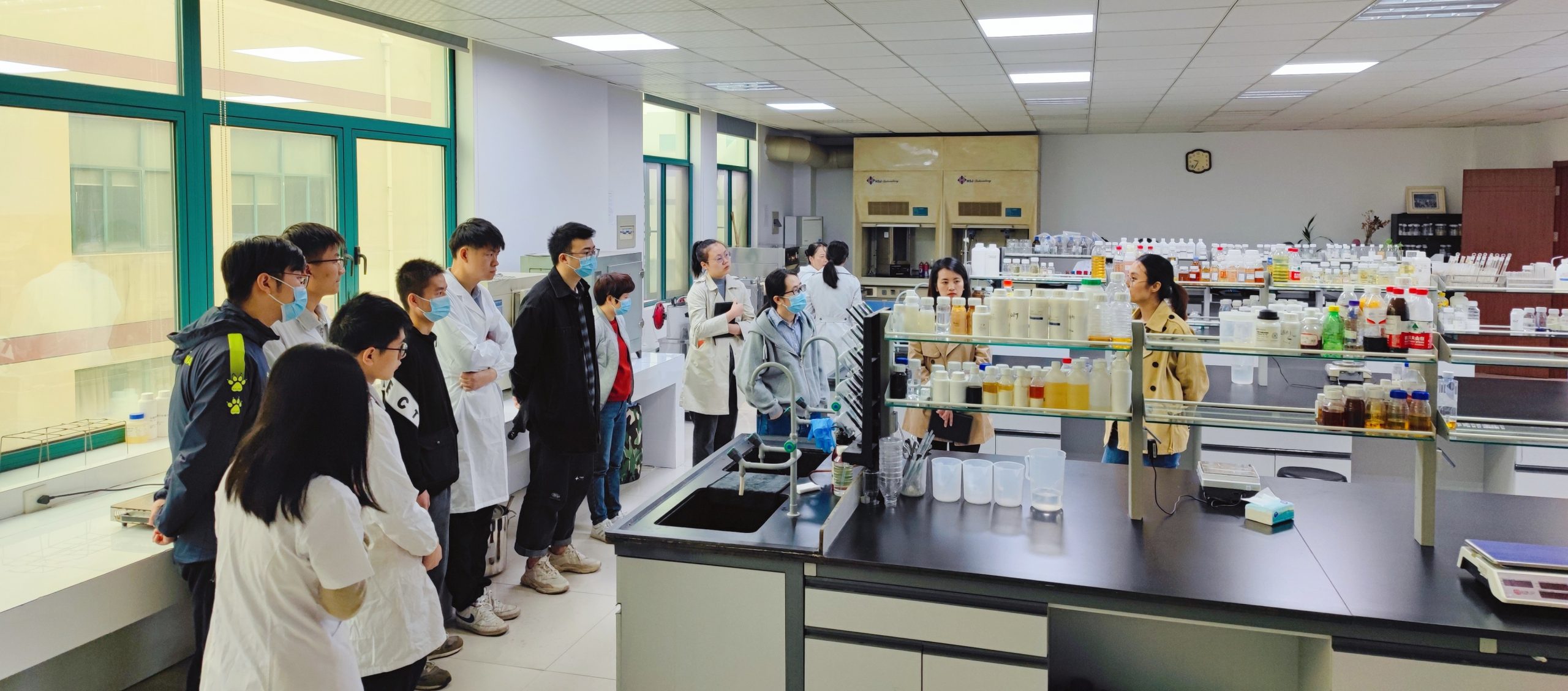 江南分院与绍兴中纺化工开展实验室管理经验交流分享活动