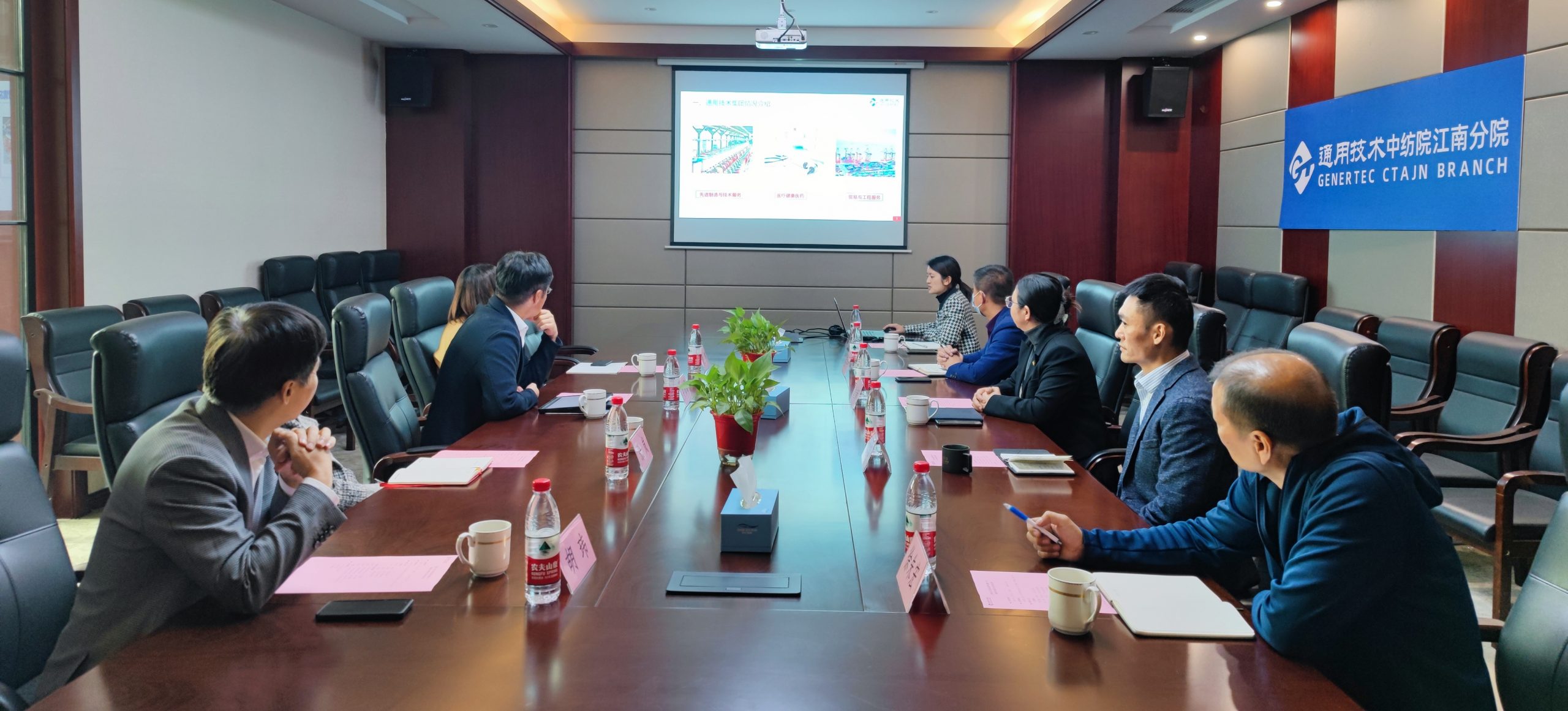 巴斯夫（中国）有限公司副总裁李祐锡一行到江南分院合作交流