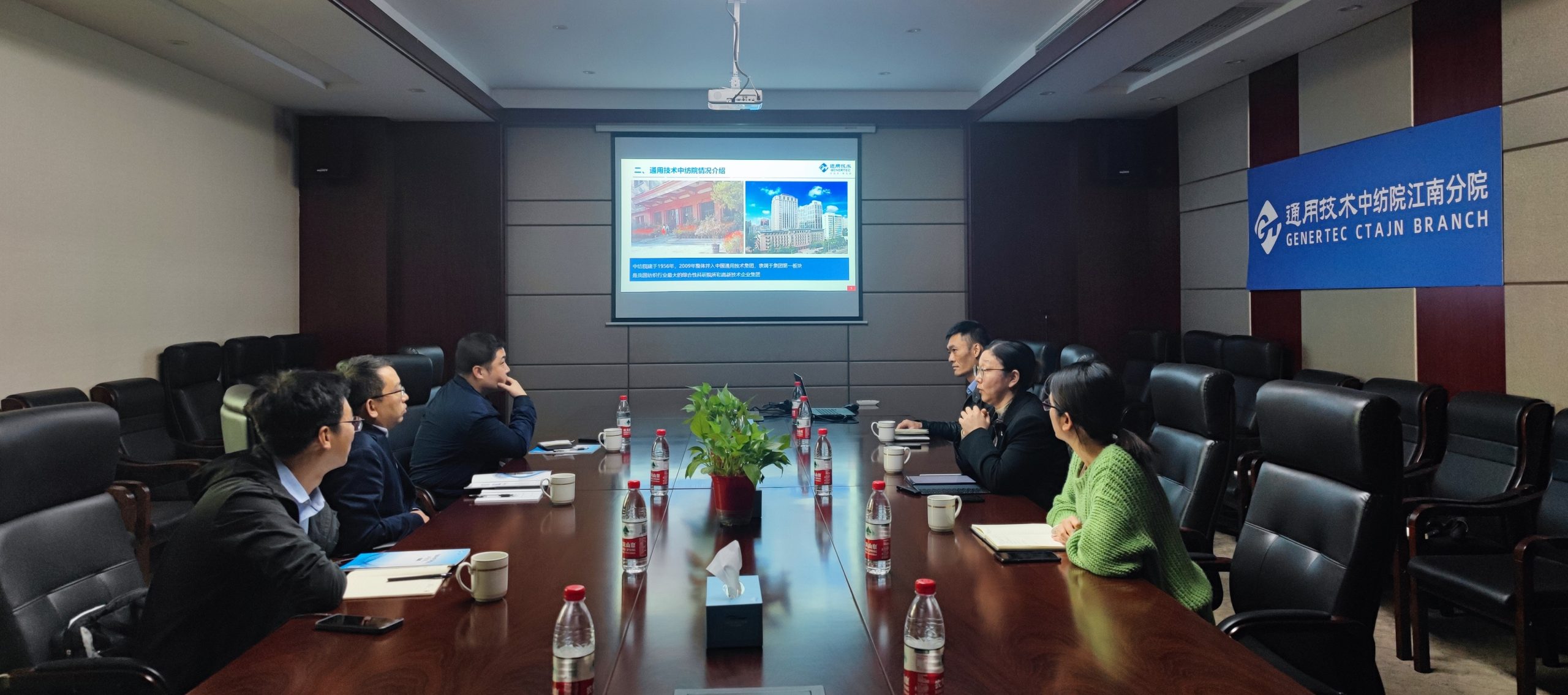 绍兴市经信局副局长程绪平一行到江南分院调研