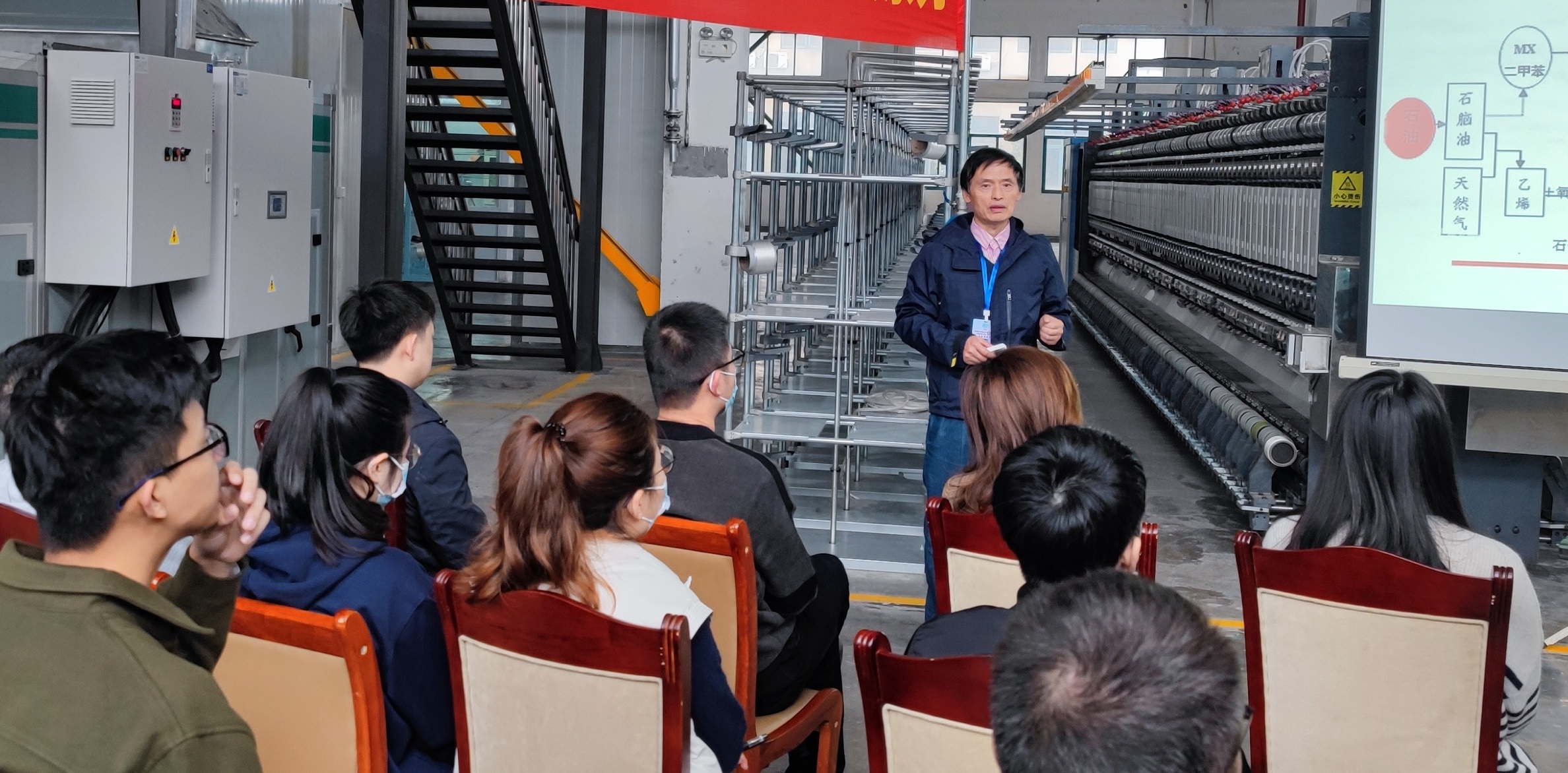 践行“党建+ 提质增效” 江南分院指尖课堂走进纺丝车间