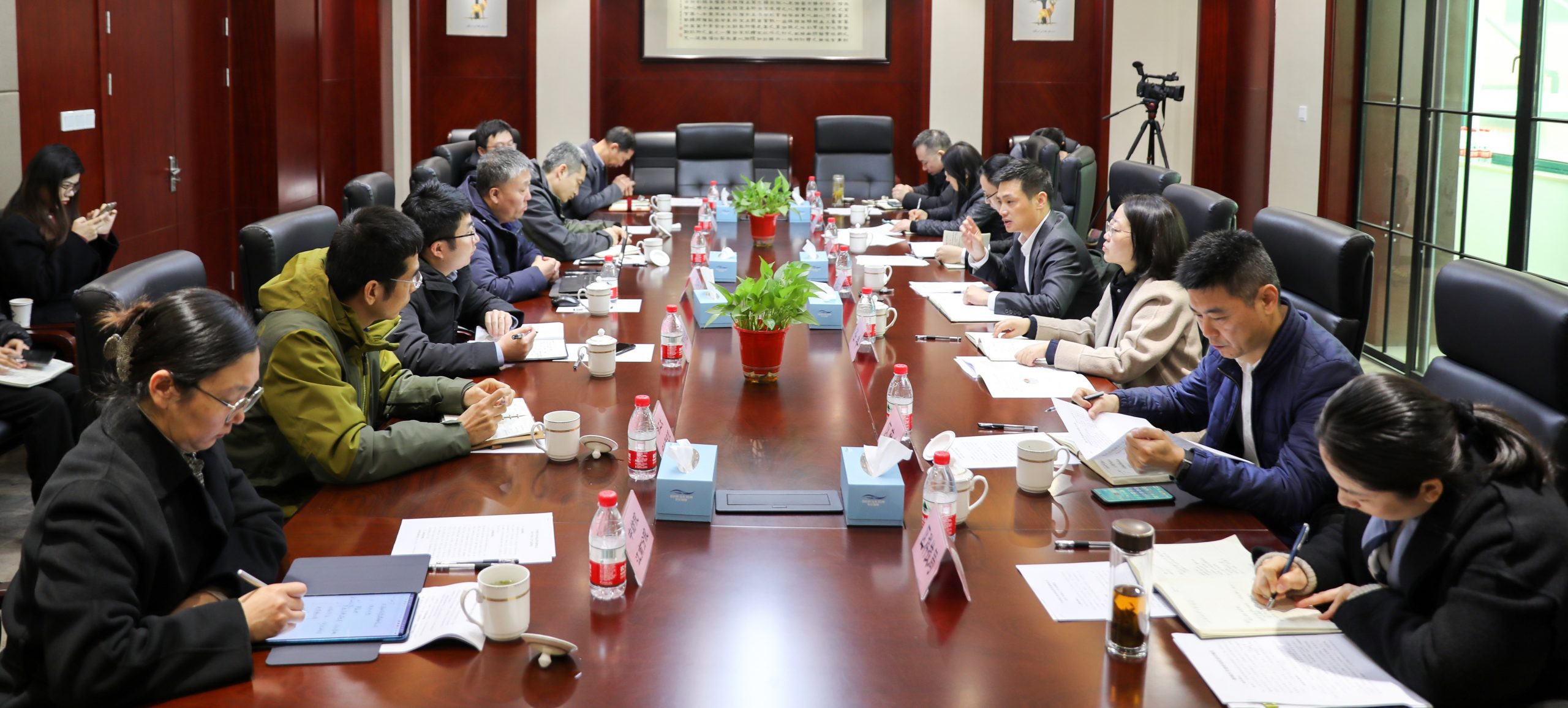 越城区委副书记、区长钱林江一行到江南分院调研指导工作