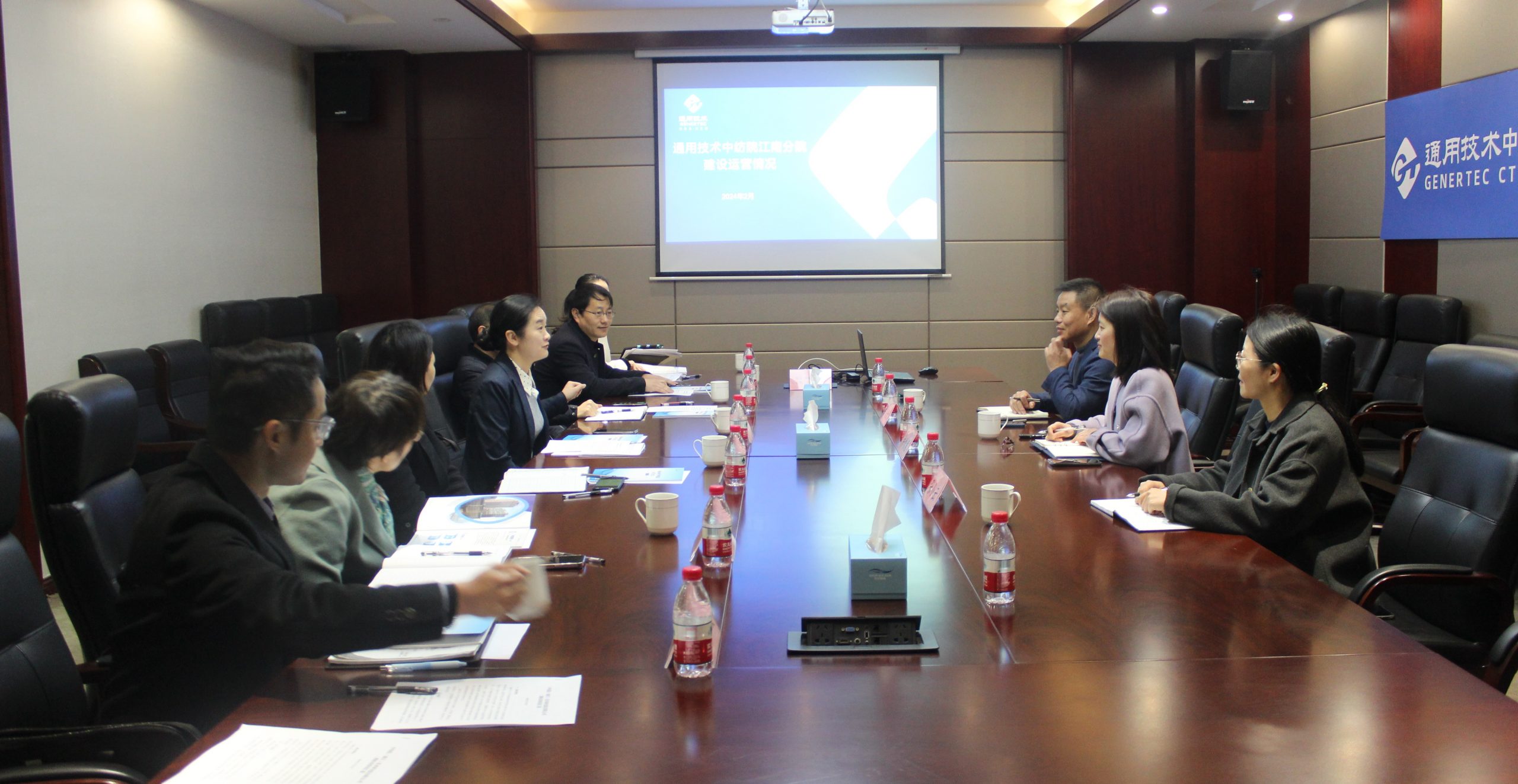 绍兴市科技局党组成员、副局长马彩君，滨海新区党工委委员、管委会副主任丁浪萍等到江南分院调研