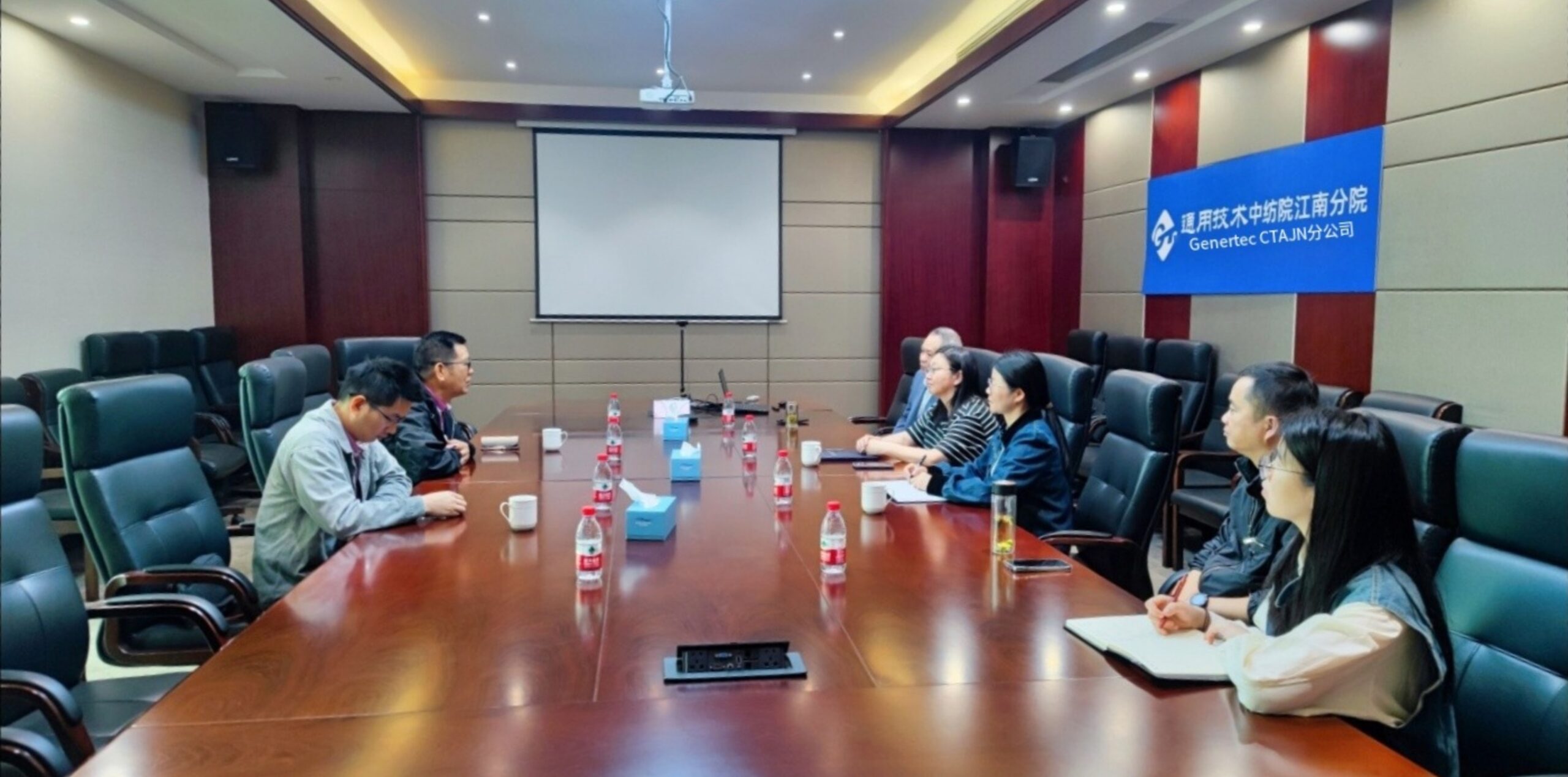 广西烯旺董事长王苑银一行到江南分院进行交流合作